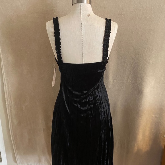 NWT Unyx Velvet Dress - Picture 2 of 4